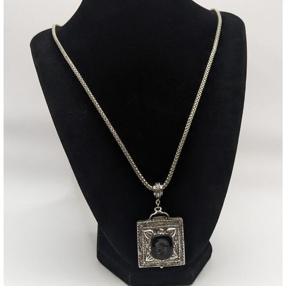 Vintage Tammey Jewels Silver Tone Black Intaglio Soldier Cameo Locket Necklace - Picture 4 of 6